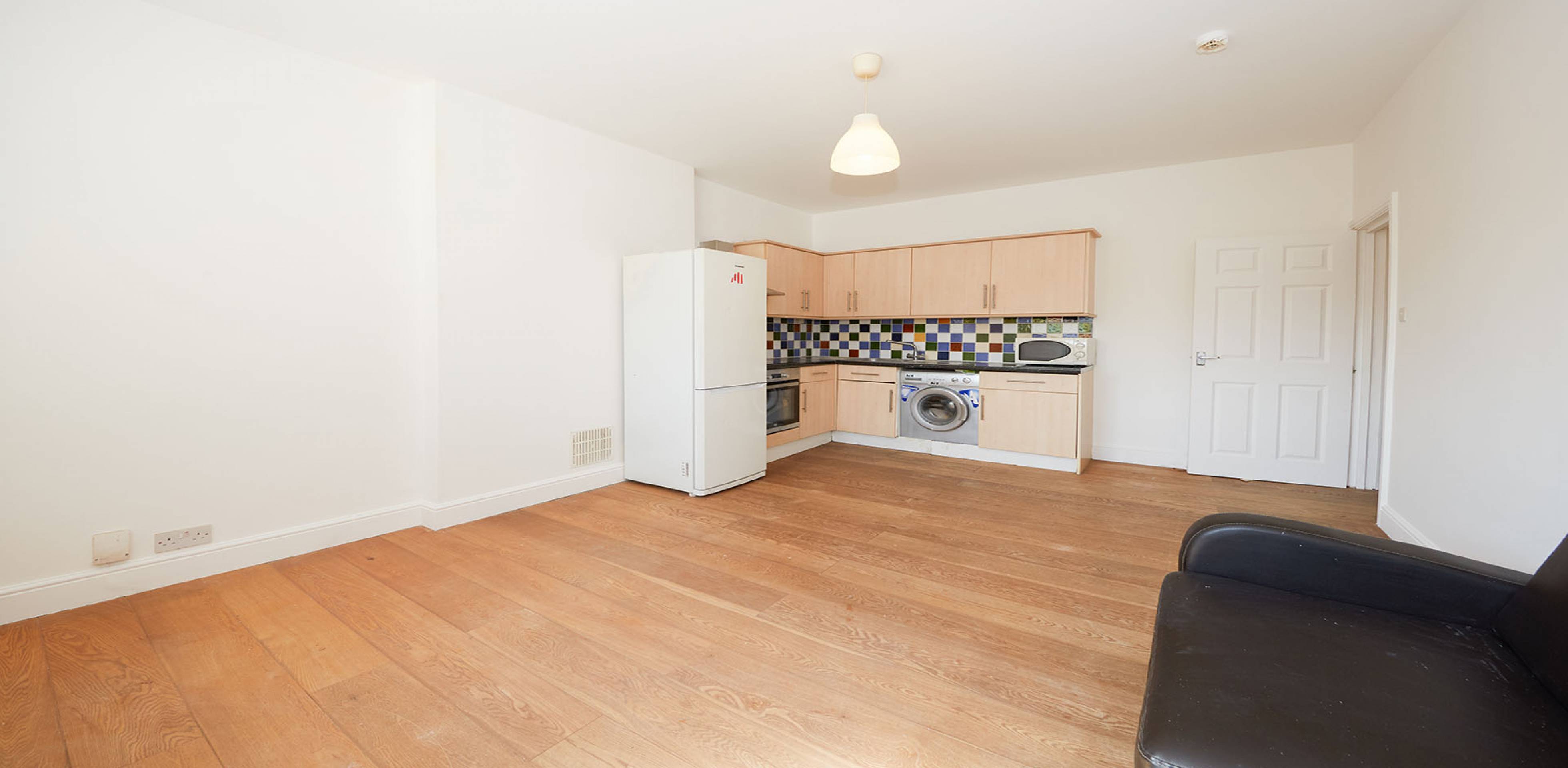 			2 Bedroom, 2 bath, 1 reception Flat			 Rutland Park, Willesden Green NW2